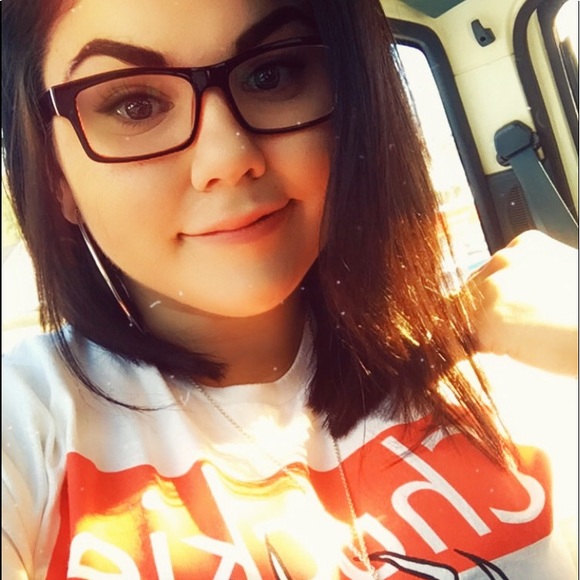 Meet your Posher, Mariel - Picture 1 of 1